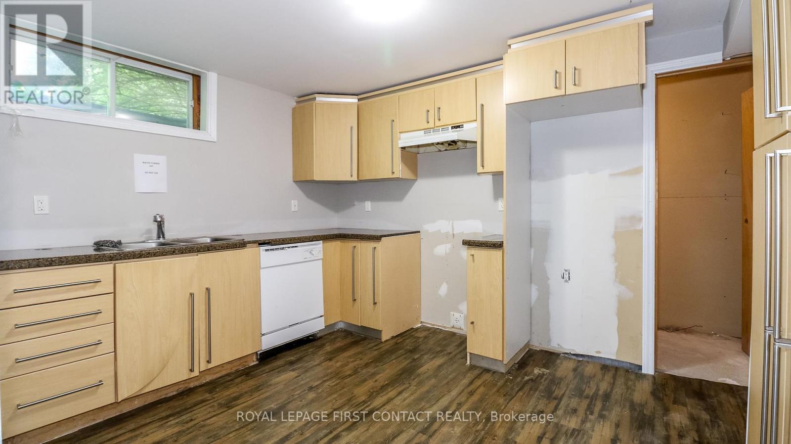 24 HOWARD AVENUE - 31