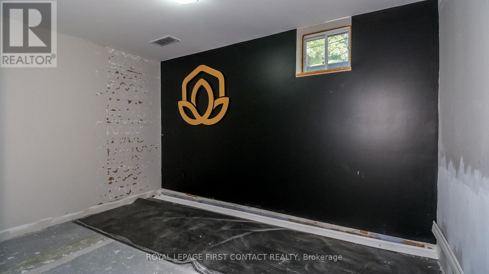 24 HOWARD AVENUE - 35