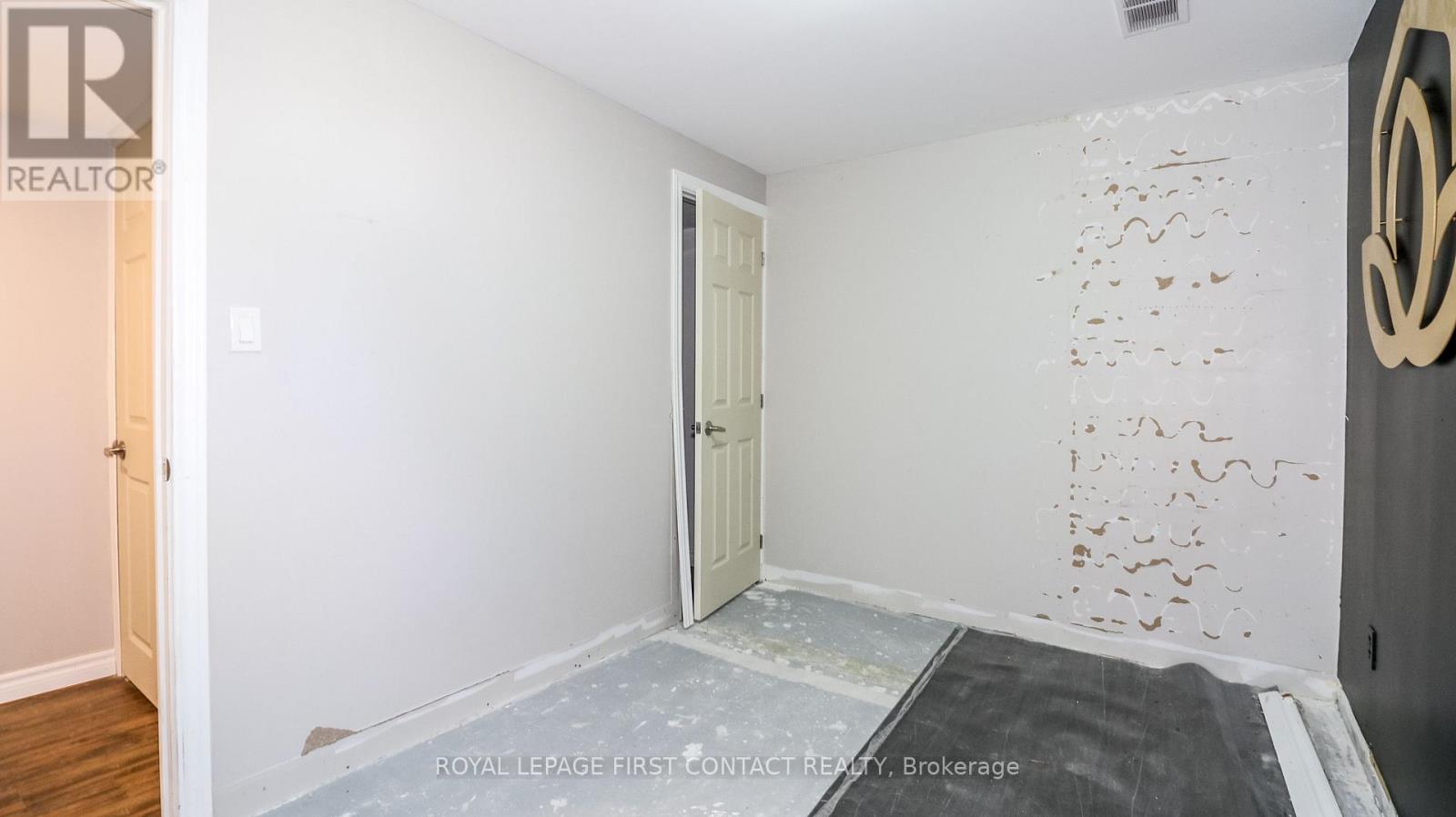 24 HOWARD AVENUE - 36