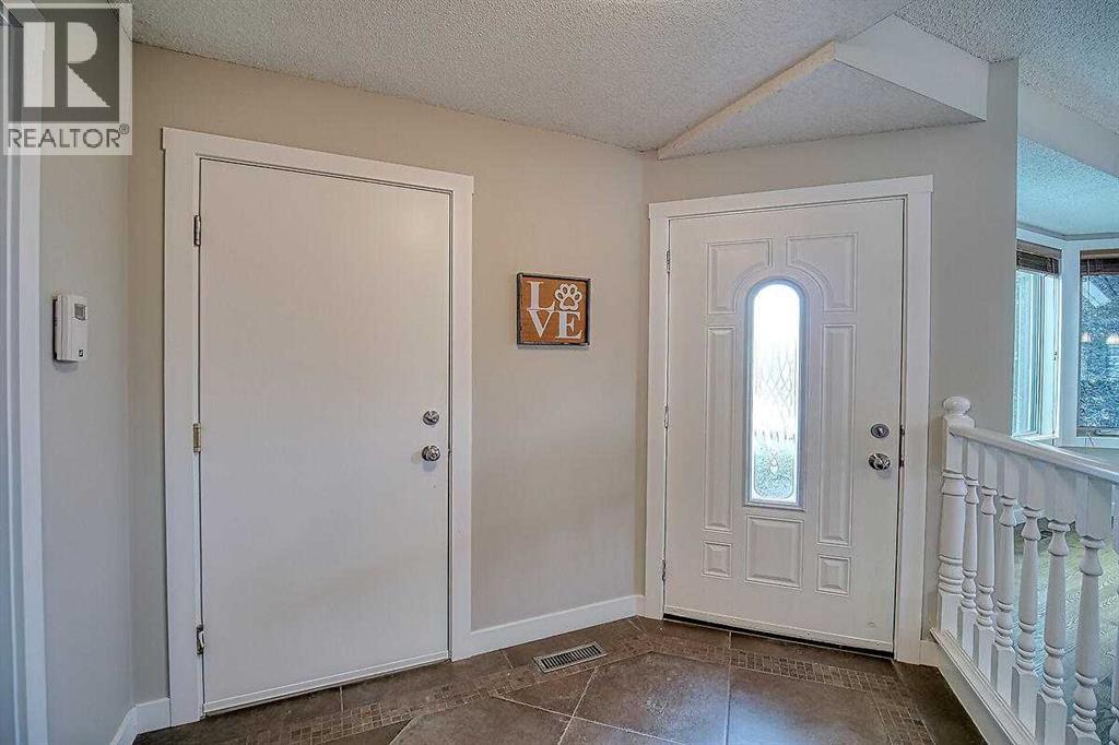 Single Family House for Sale in  Riverside Circle SE Riverbend Calgary 