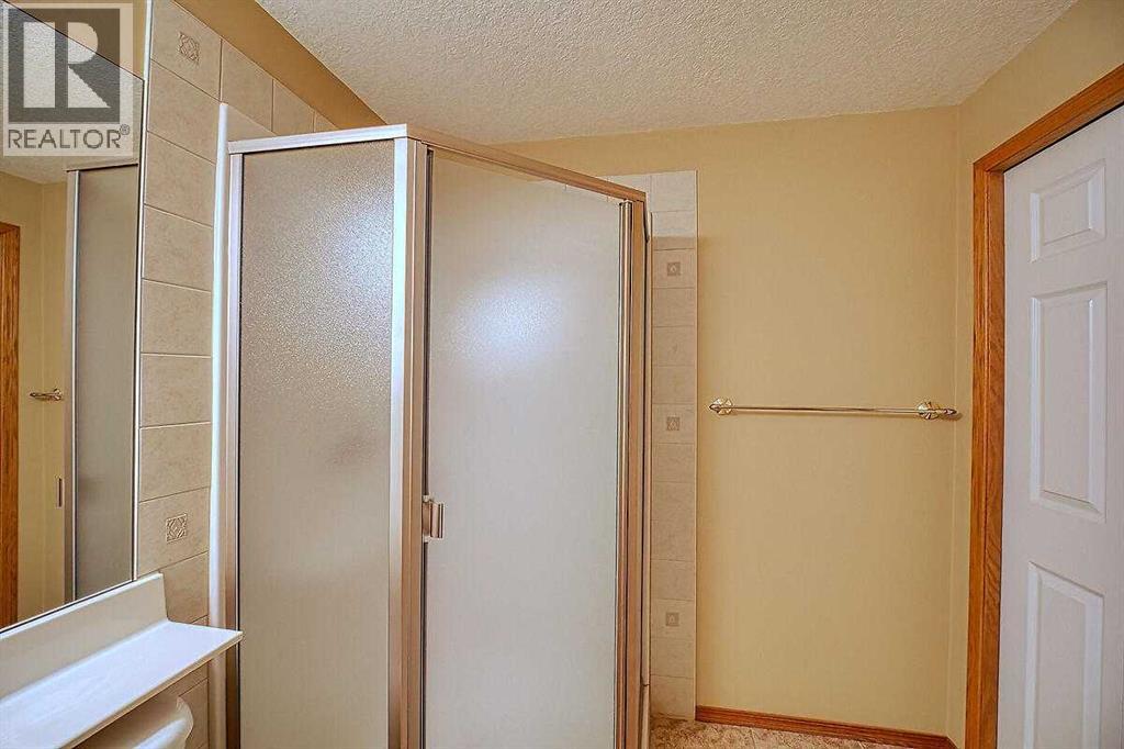 Single Family House for Sale in  Riverside Circle SE Riverbend Calgary 