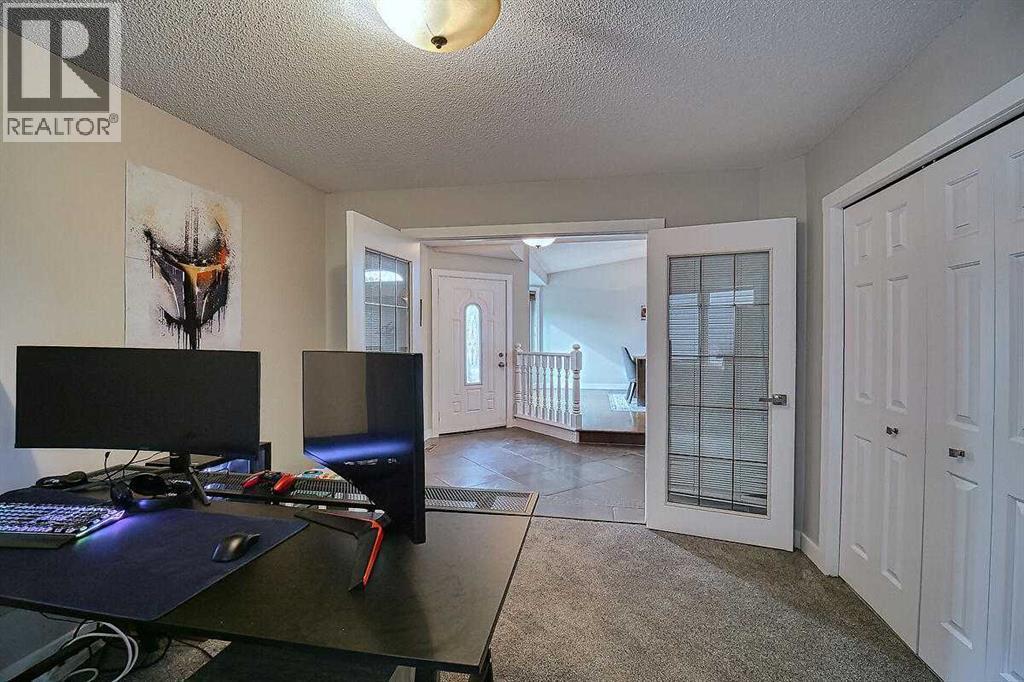 Single Family House for Sale in  Riverside Circle SE Riverbend Calgary 