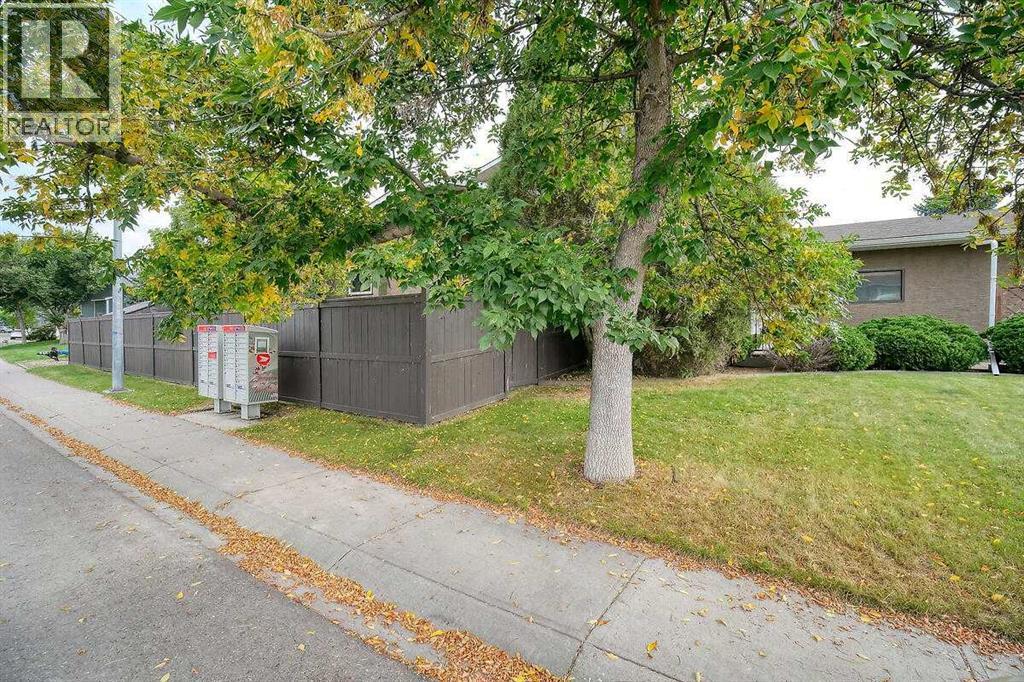 Single Family House for Sale in  Riverside Circle SE Riverbend Calgary 