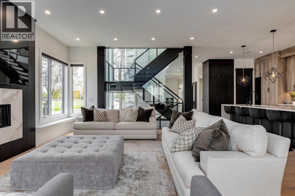 Single Family House for Sale in   Avenue NW Parkdale Calgary 