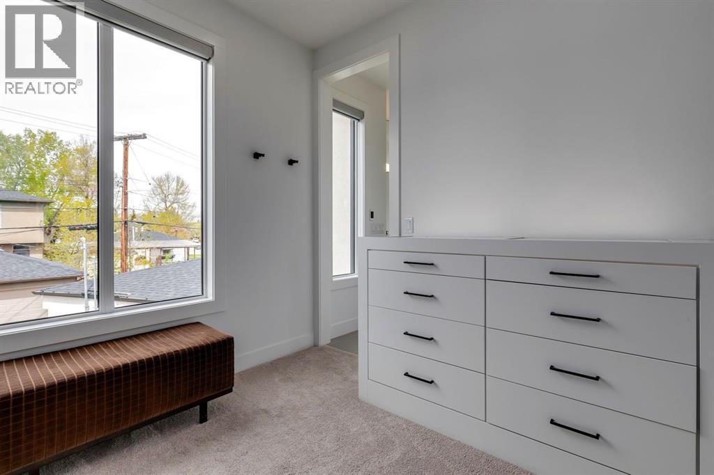 Single Family House for Sale in   Avenue NW Parkdale Calgary 