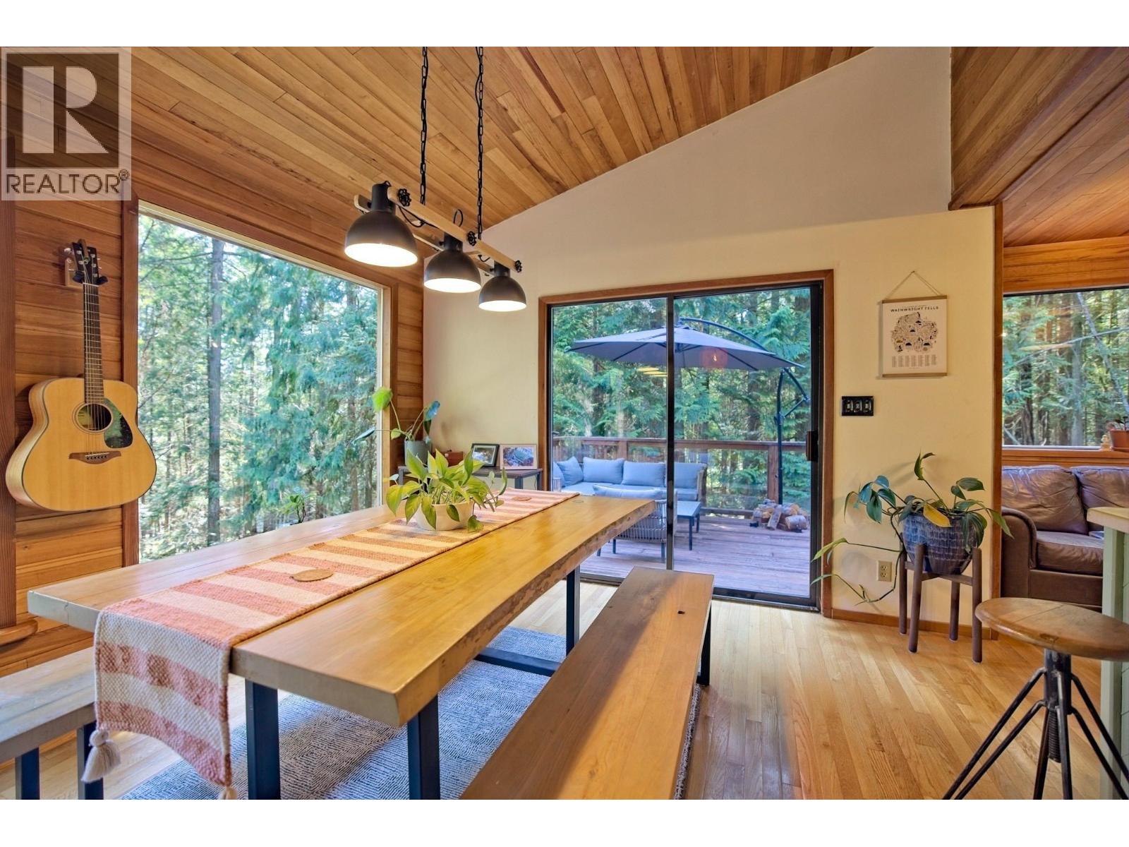 House in Galiano Island - Image 13