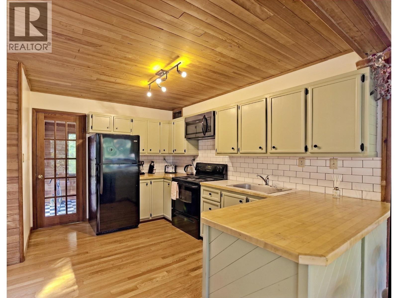 House in Galiano Island - Image 10