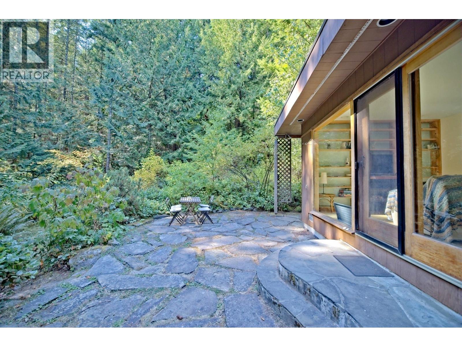 House in Galiano Island - Image 35