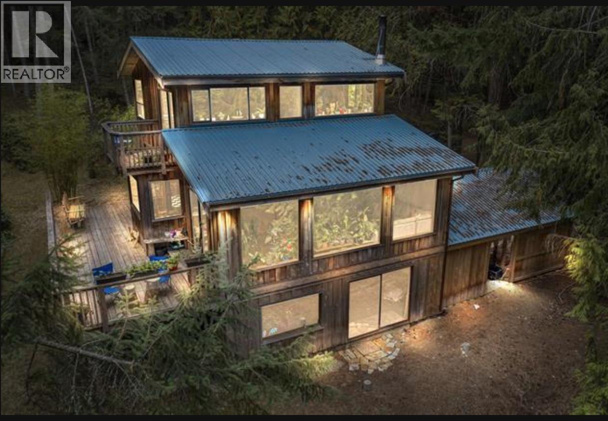 House in Galiano Island - Image 39