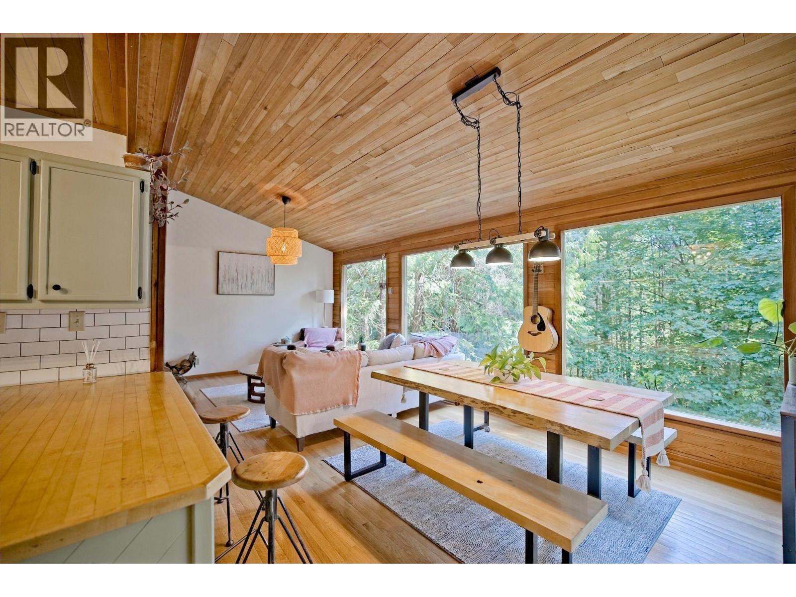 House in Galiano Island - Image 12