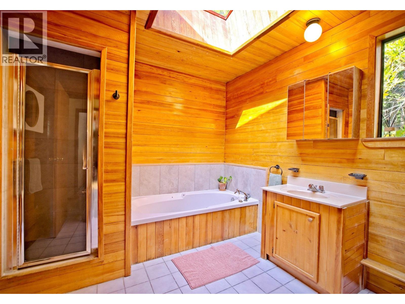 House in Galiano Island - Image 16