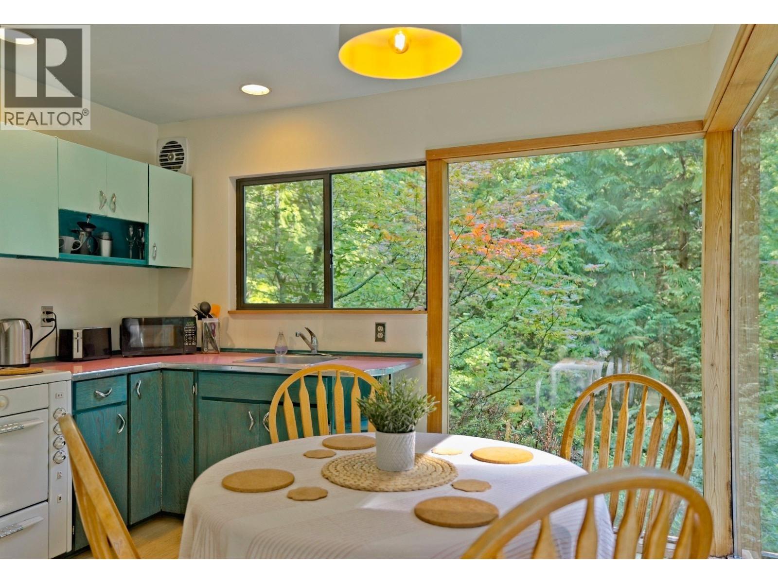 House in Galiano Island - Image 29