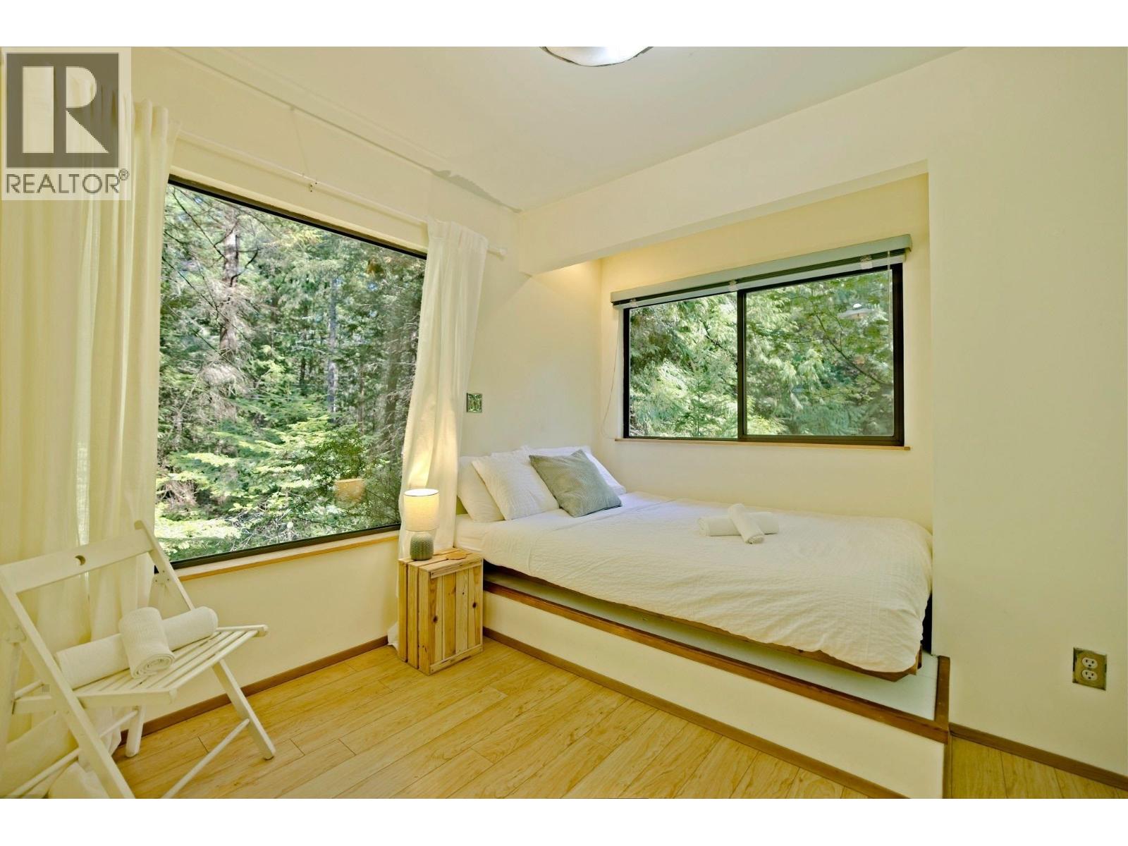 House in Galiano Island - Image 32