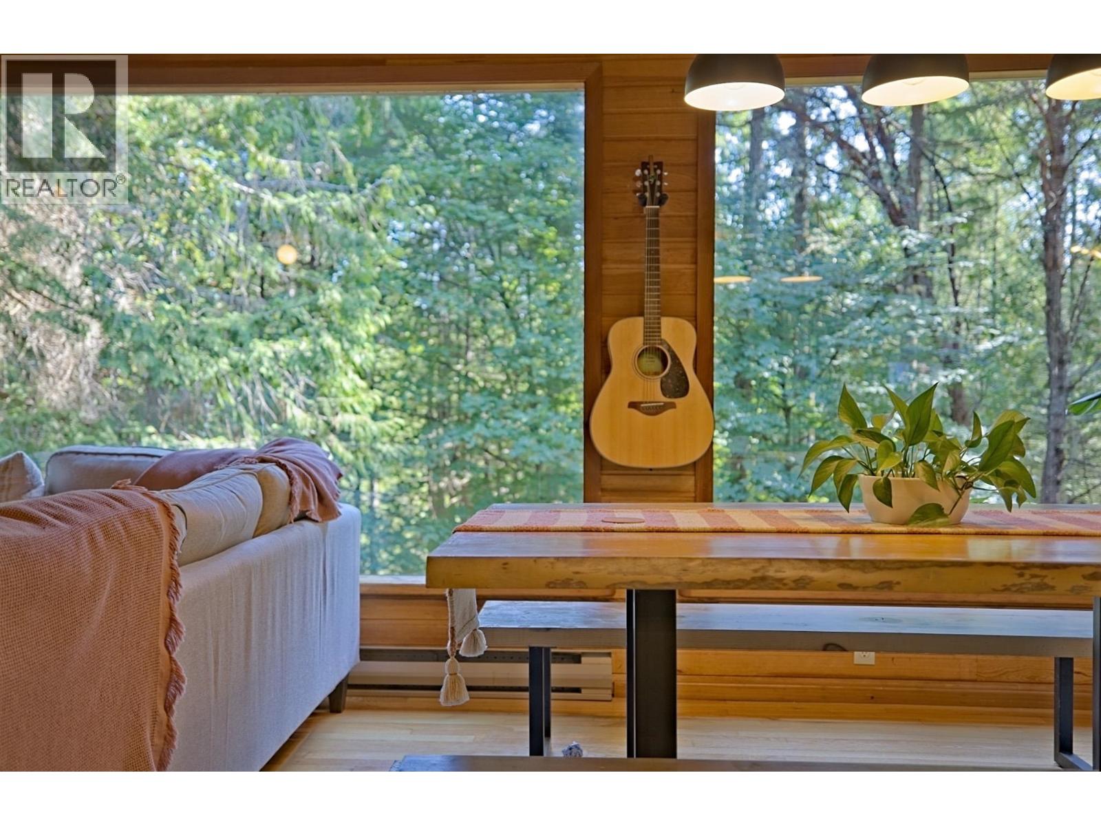 House in Galiano Island - Image 8