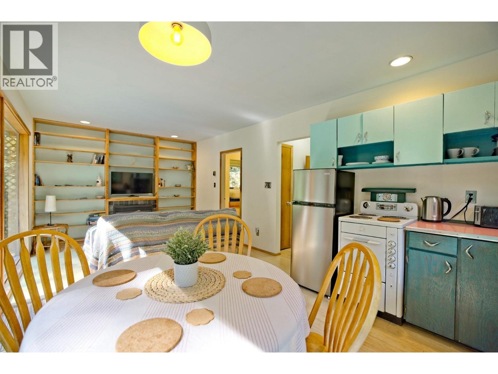 House in Galiano Island - Image 24