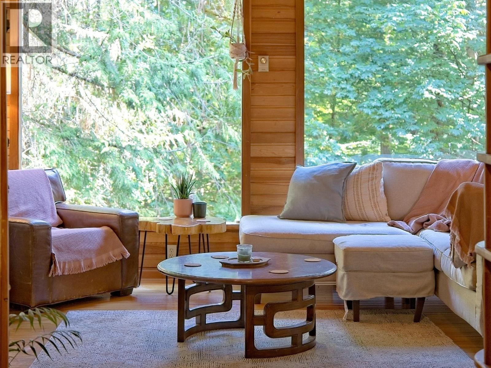 House in Galiano Island - Image 6
