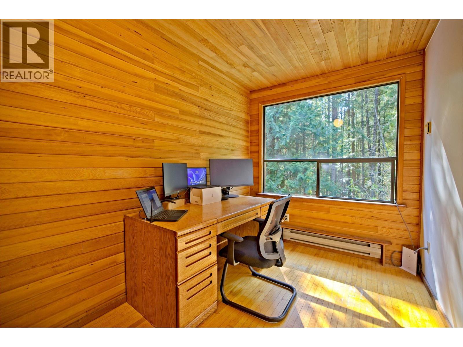 House in Galiano Island - Image 18