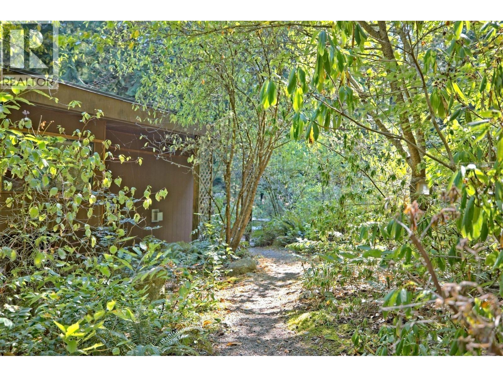 House in Galiano Island - Image 23