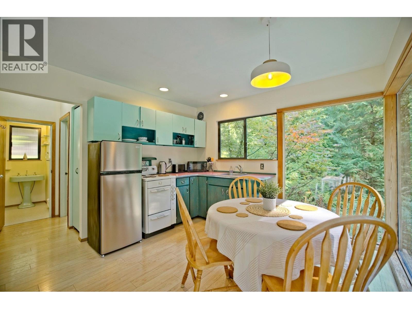 House in Galiano Island - Image 25