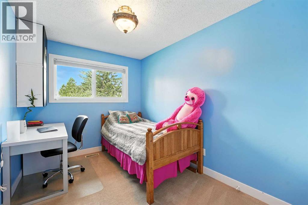 Single Family House Bi-level for Sale in  Hunterbrook Road NW Huntington Hills Calgary 