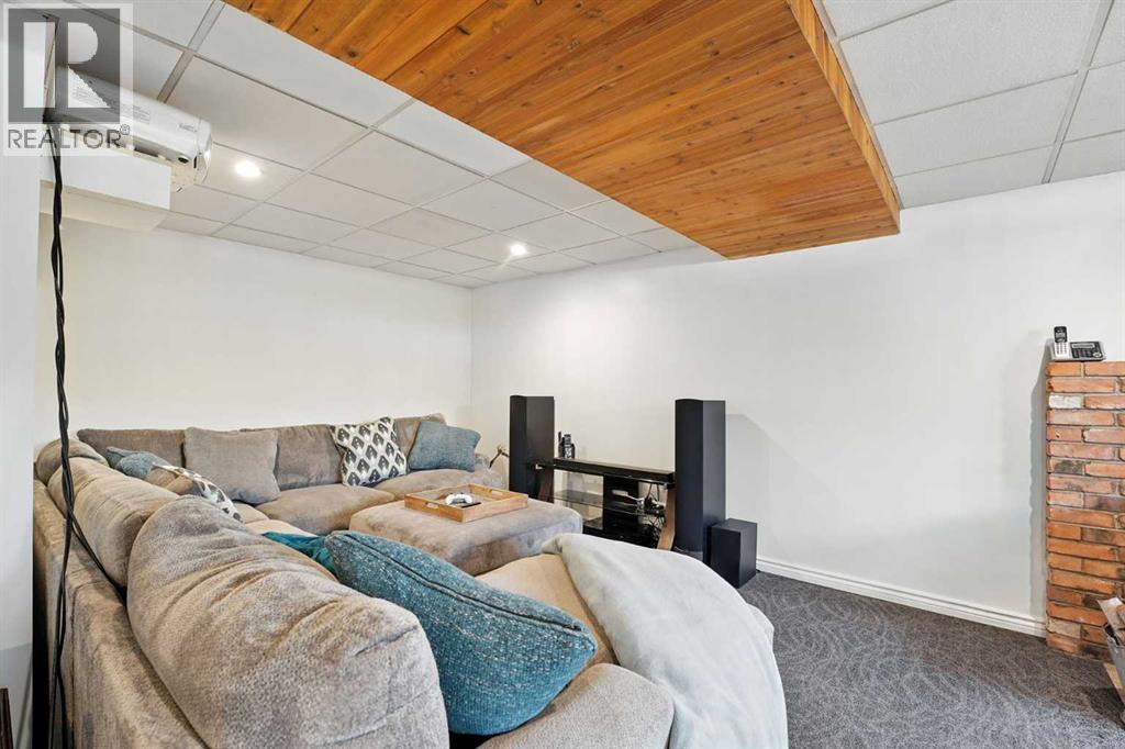 Single Family House Bi-level for Sale in  Hunterbrook Road NW Huntington Hills Calgary 