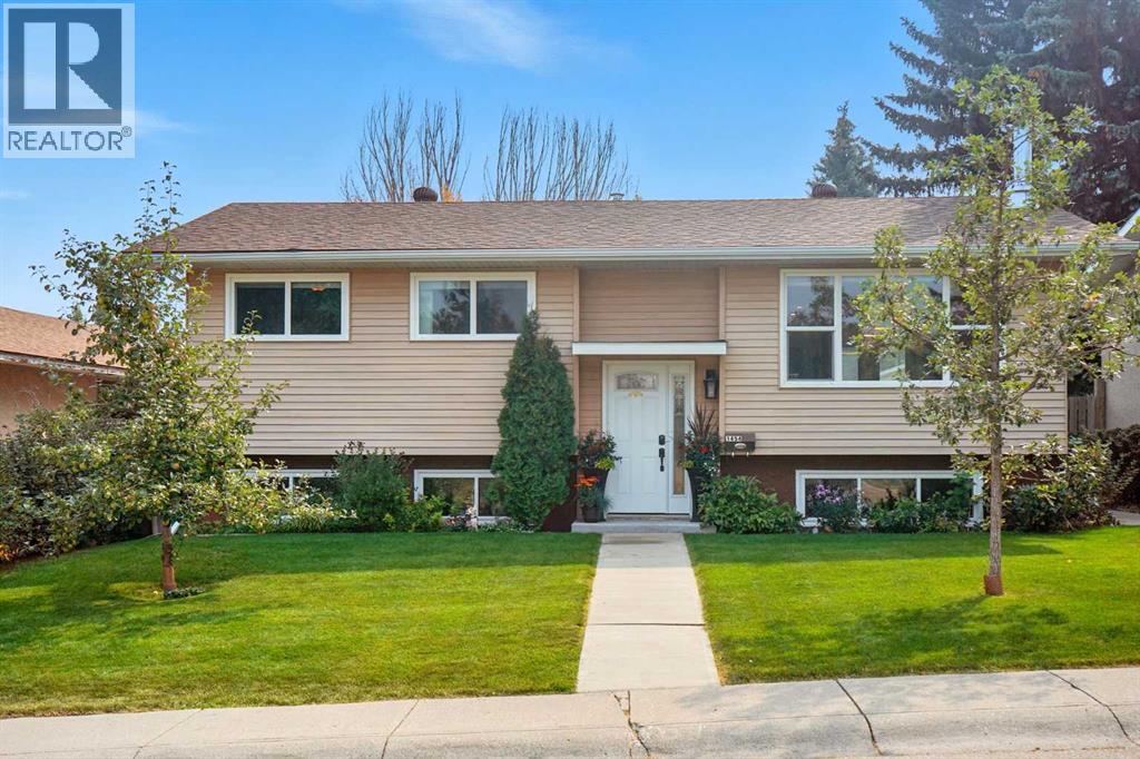Single Family House Bi-level for Sale in  Hunterbrook Road NW Huntington Hills Calgary 