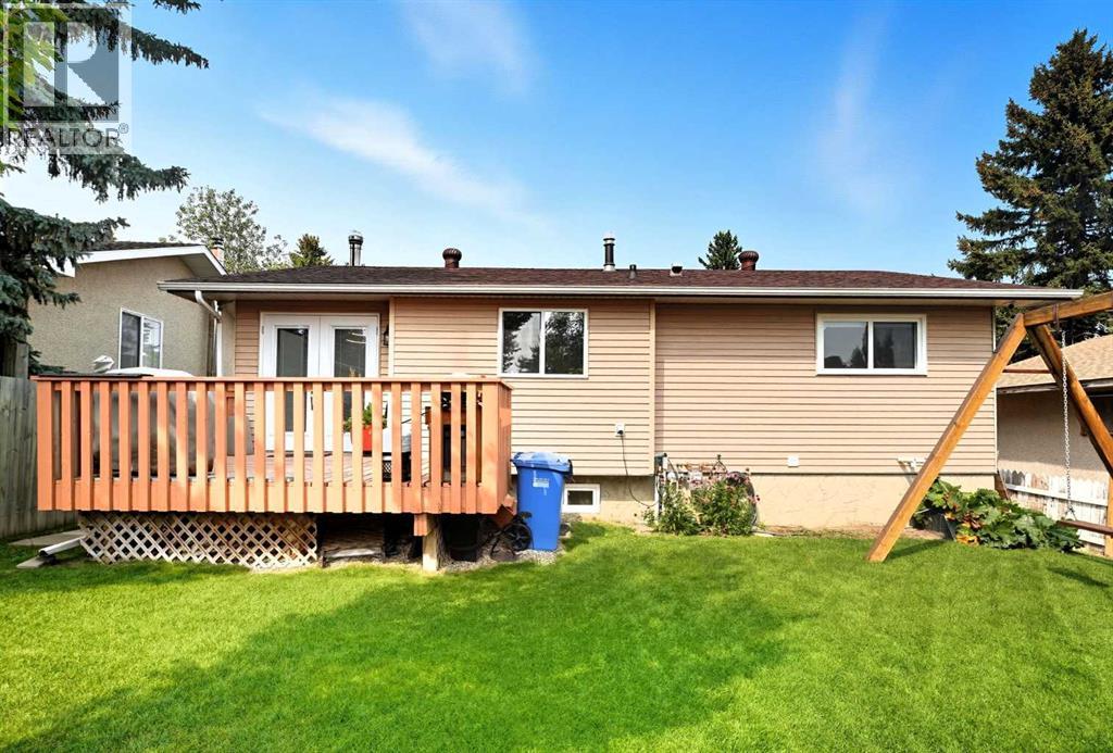 Single Family House Bi-level for Sale in  Hunterbrook Road NW Huntington Hills Calgary 
