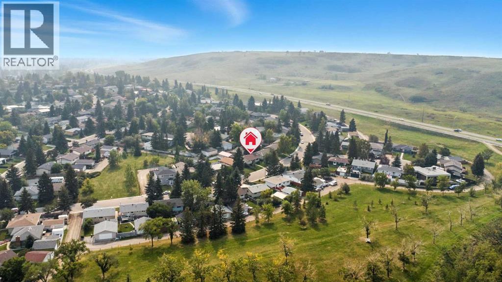 Single Family House Bi-level for Sale in  Hunterbrook Road NW Huntington Hills Calgary 