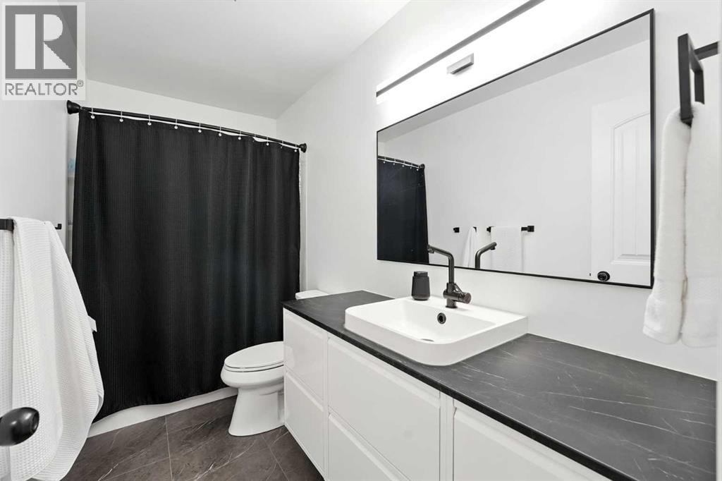 Single Family House Bi-level for Sale in  Hunterbrook Road NW Huntington Hills Calgary 