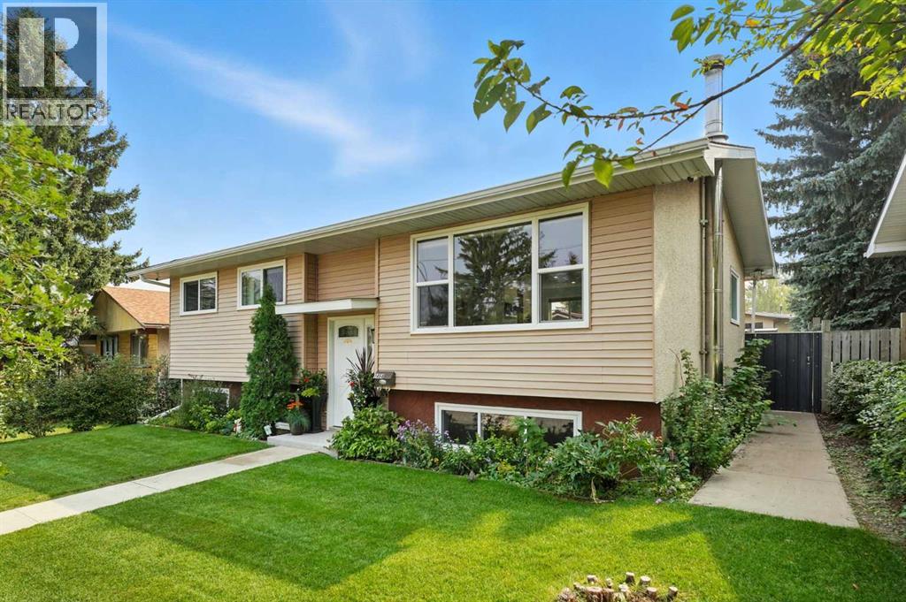 Single Family House Bi-level for Sale in  Hunterbrook Road NW Huntington Hills Calgary 