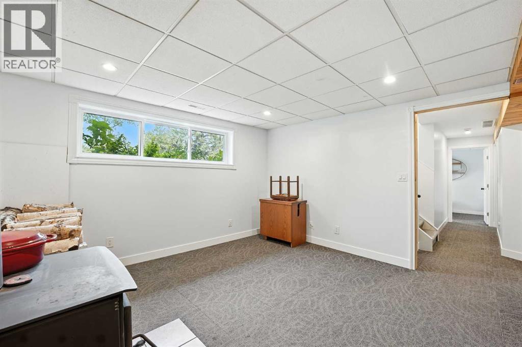 Single Family House Bi-level for Sale in  Hunterbrook Road NW Huntington Hills Calgary 