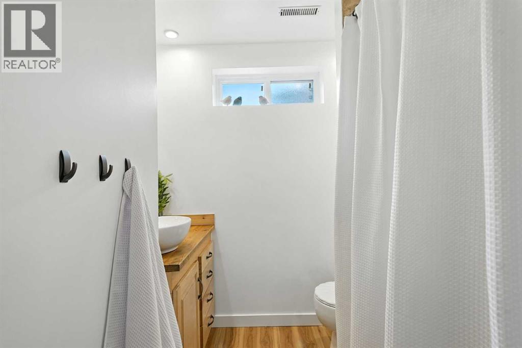 Single Family House Bi-level for Sale in  Hunterbrook Road NW Huntington Hills Calgary 