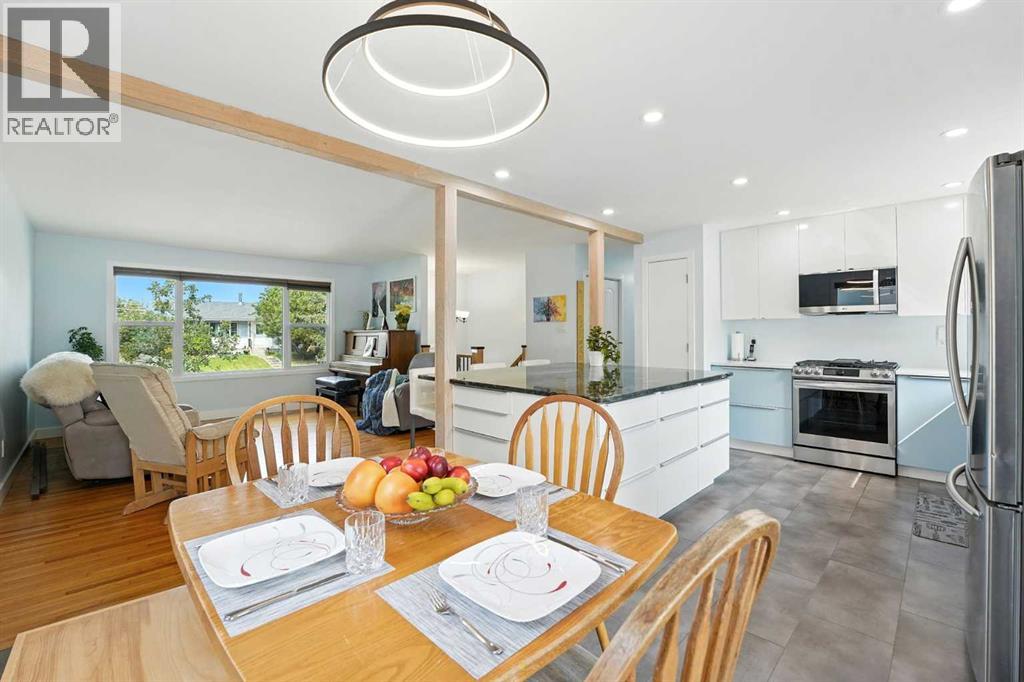 Single Family House Bi-level for Sale in  Hunterbrook Road NW Huntington Hills Calgary 