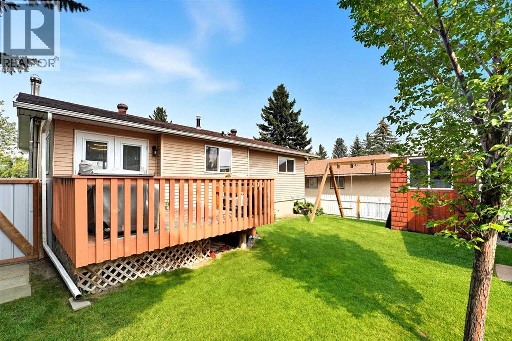 Single Family House Bi-level for Sale in  Hunterbrook Road NW Huntington Hills Calgary 