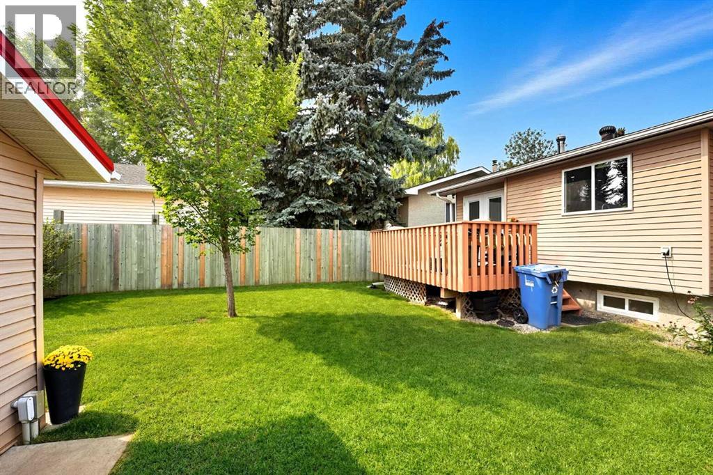 Single Family House Bi-level for Sale in  Hunterbrook Road NW Huntington Hills Calgary 