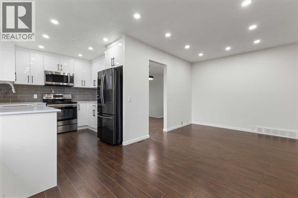 Single Family House Bungalow for Sale in  Doverthorn Road SE Dover Calgary 