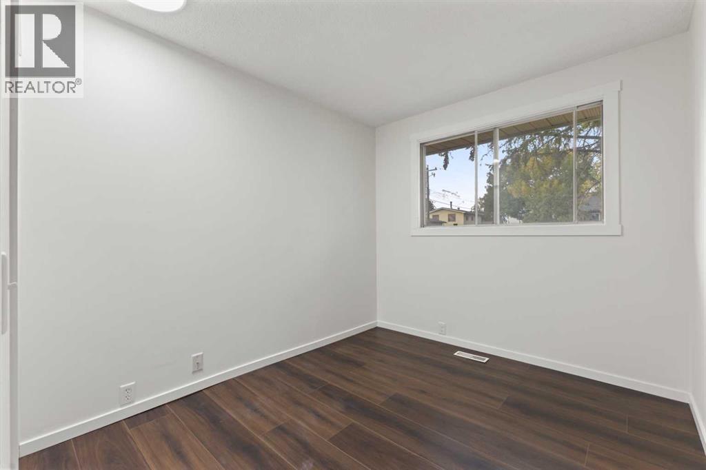Single Family House Bungalow for Sale in  Doverthorn Road SE Dover Calgary 