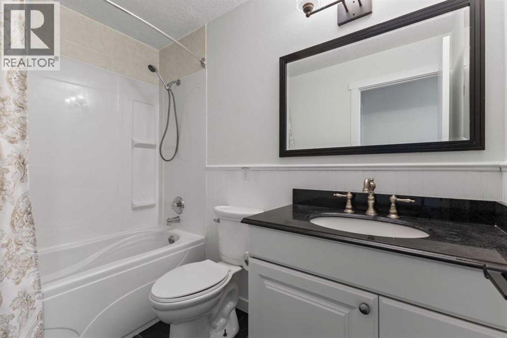 Single Family House Bungalow for Sale in  Doverthorn Road SE Dover Calgary 