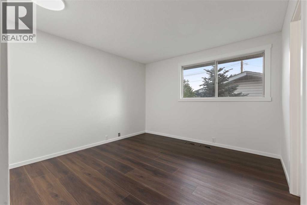 Single Family House Bungalow for Sale in  Doverthorn Road SE Dover Calgary 
