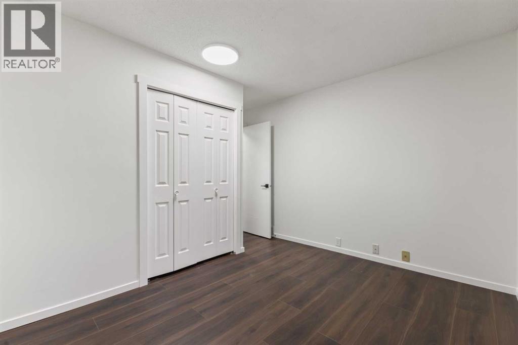 Single Family House Bungalow for Sale in  Doverthorn Road SE Dover Calgary 