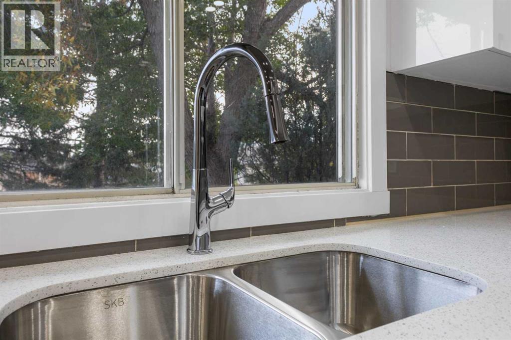 Single Family House Bungalow for Sale in  Doverthorn Road SE Dover Calgary 