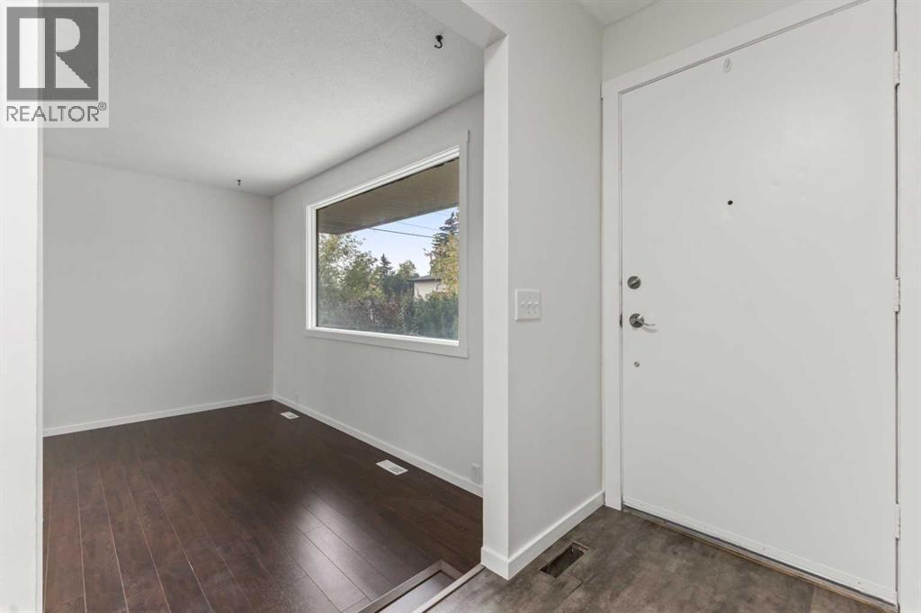 Single Family House Bungalow for Sale in  Doverthorn Road SE Dover Calgary 