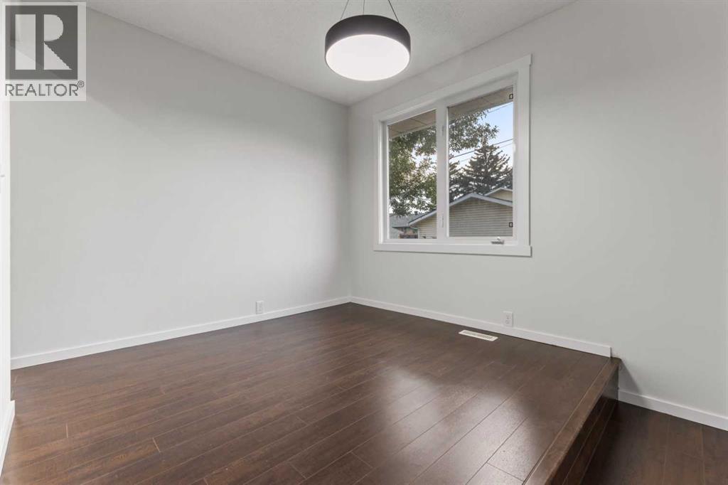 Single Family House Bungalow for Sale in  Doverthorn Road SE Dover Calgary 