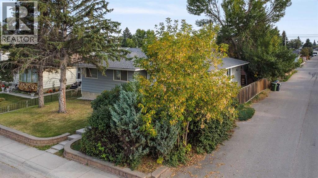 Single Family House Bungalow for Sale in  Doverthorn Road SE Dover Calgary 