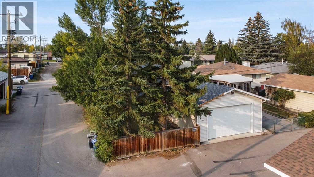 Single Family House Bungalow for Sale in  Doverthorn Road SE Dover Calgary 
