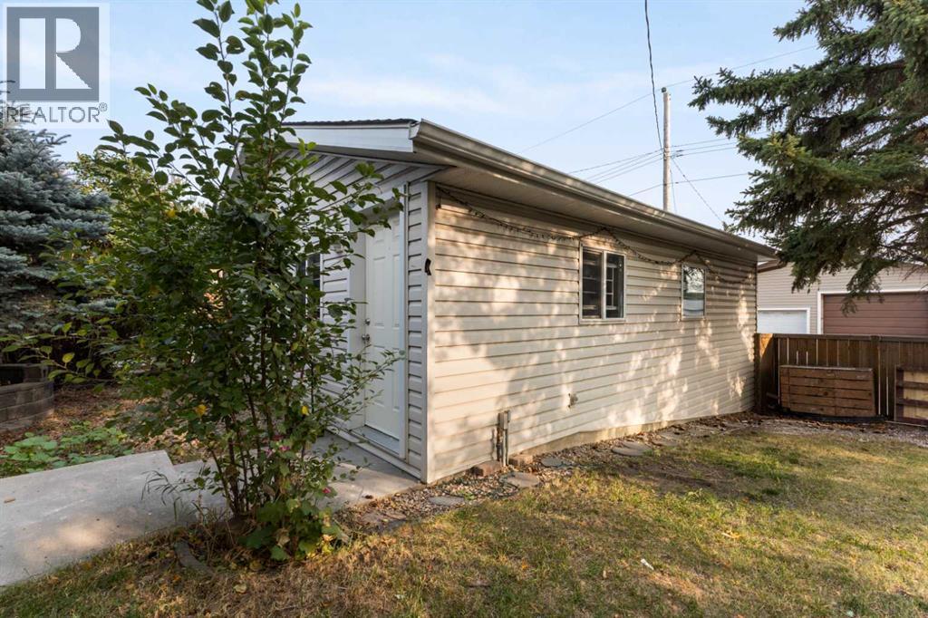 Single Family House Bungalow for Sale in  Doverthorn Road SE Dover Calgary 