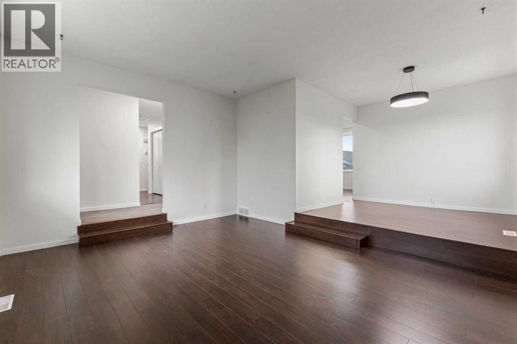 Single Family House Bungalow for Sale in  Doverthorn Road SE Dover Calgary 