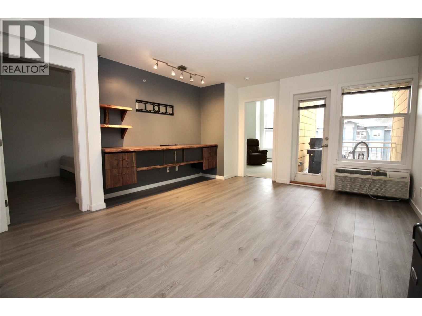 404 571 Yates Road, Kelowna