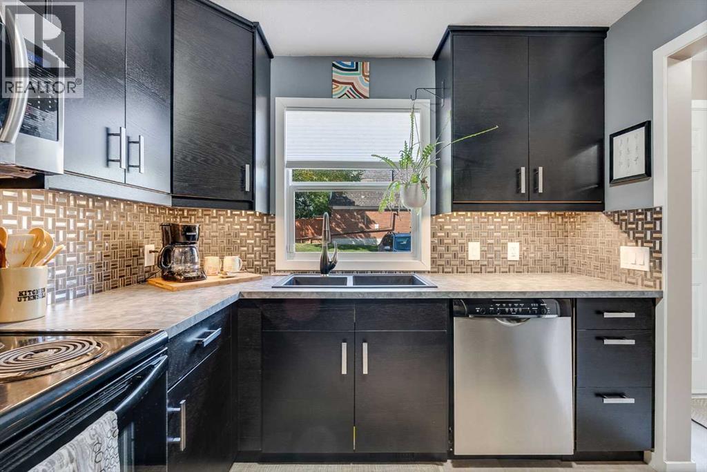 Single Family House for Sale in   Canterbury Drive SW Canyon Meadows Calgary 