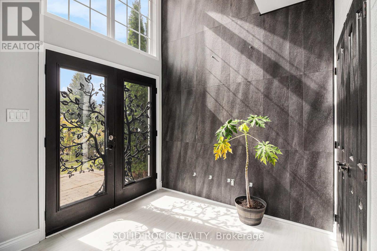 2 storey south facing foyer